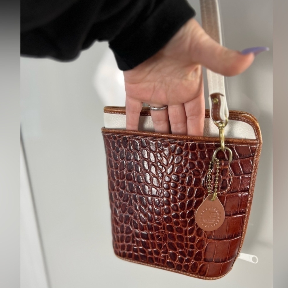 American Exec Brown&White Croc Embossed Leather Adjustable Crossbody Bag - Picture 3 of 11